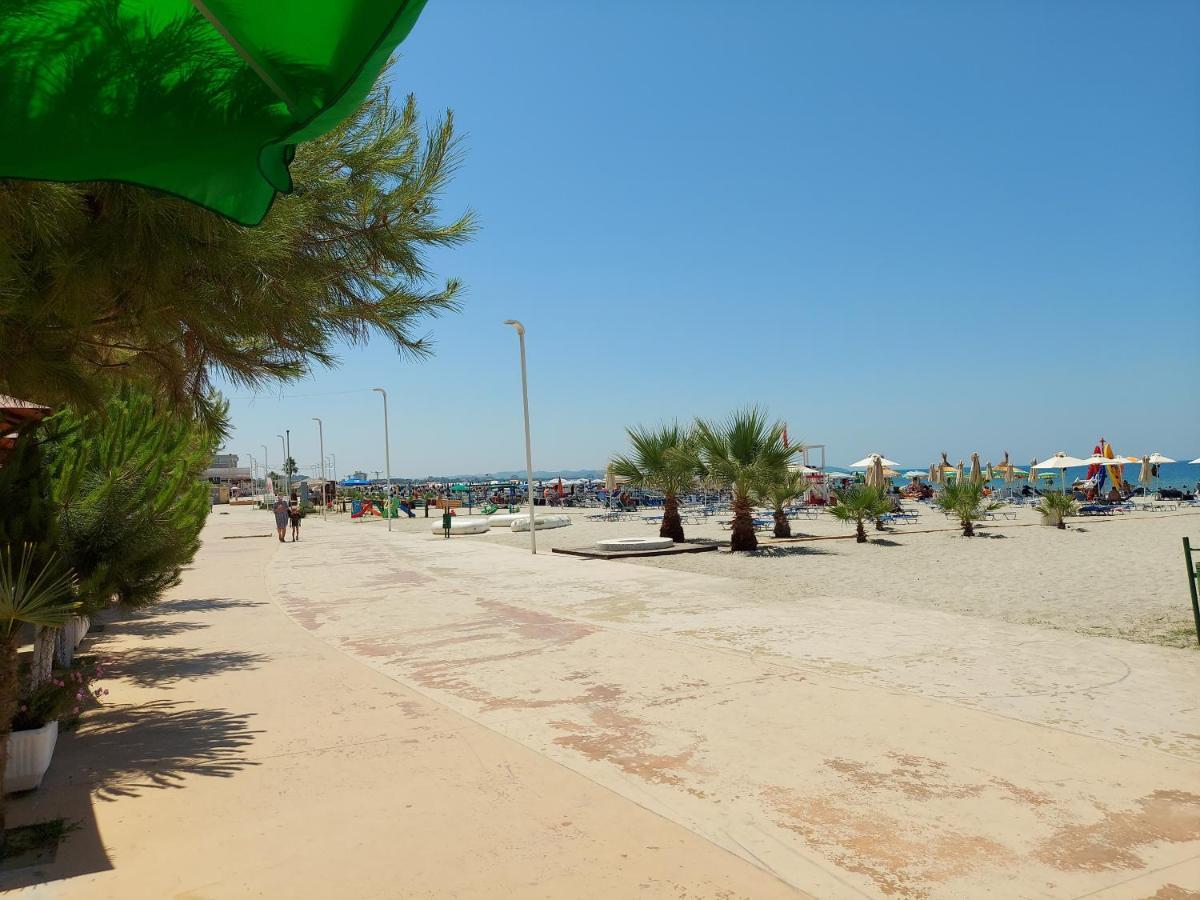 Golden Beach Apartments Дуррес Экстерьер фото