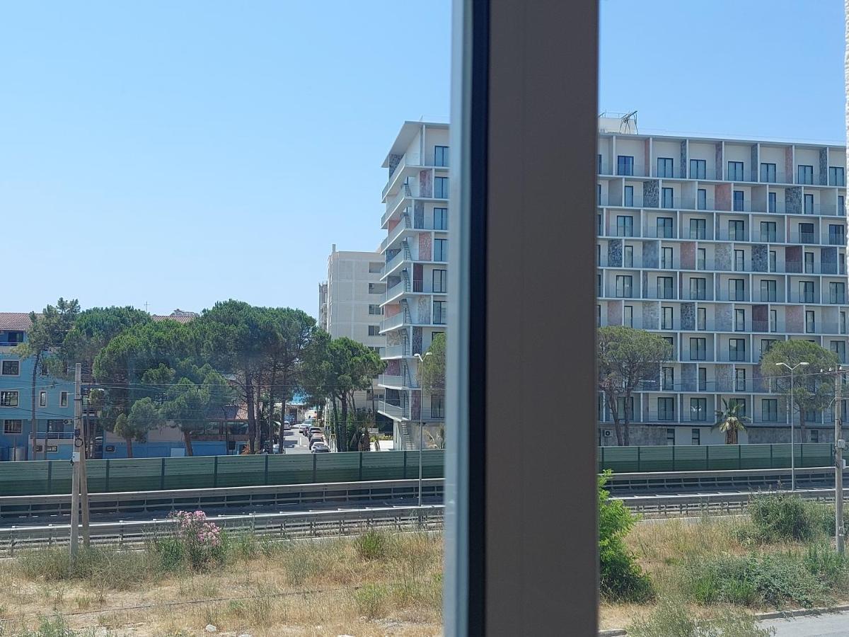 Golden Beach Apartments Дуррес Экстерьер фото
